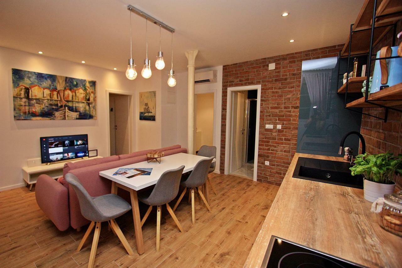 Apartman Michelangelo In The Centar Of Supetar Eksteriør bilde