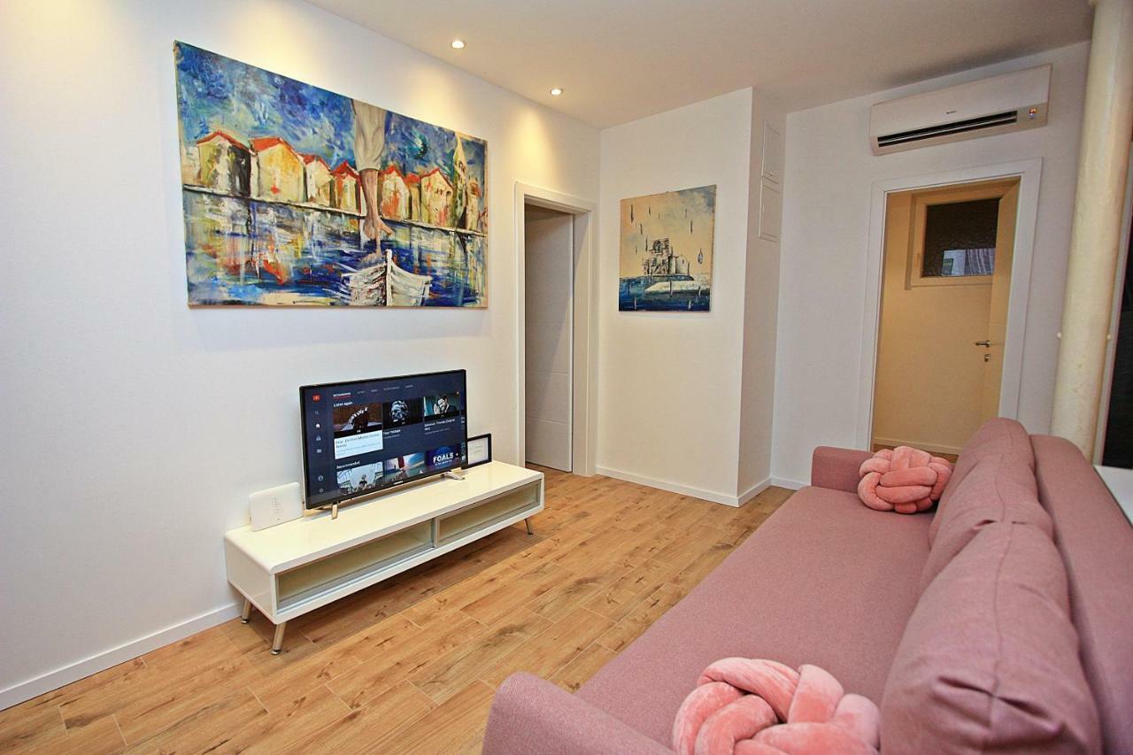 Apartman Michelangelo In The Centar Of Supetar Eksteriør bilde