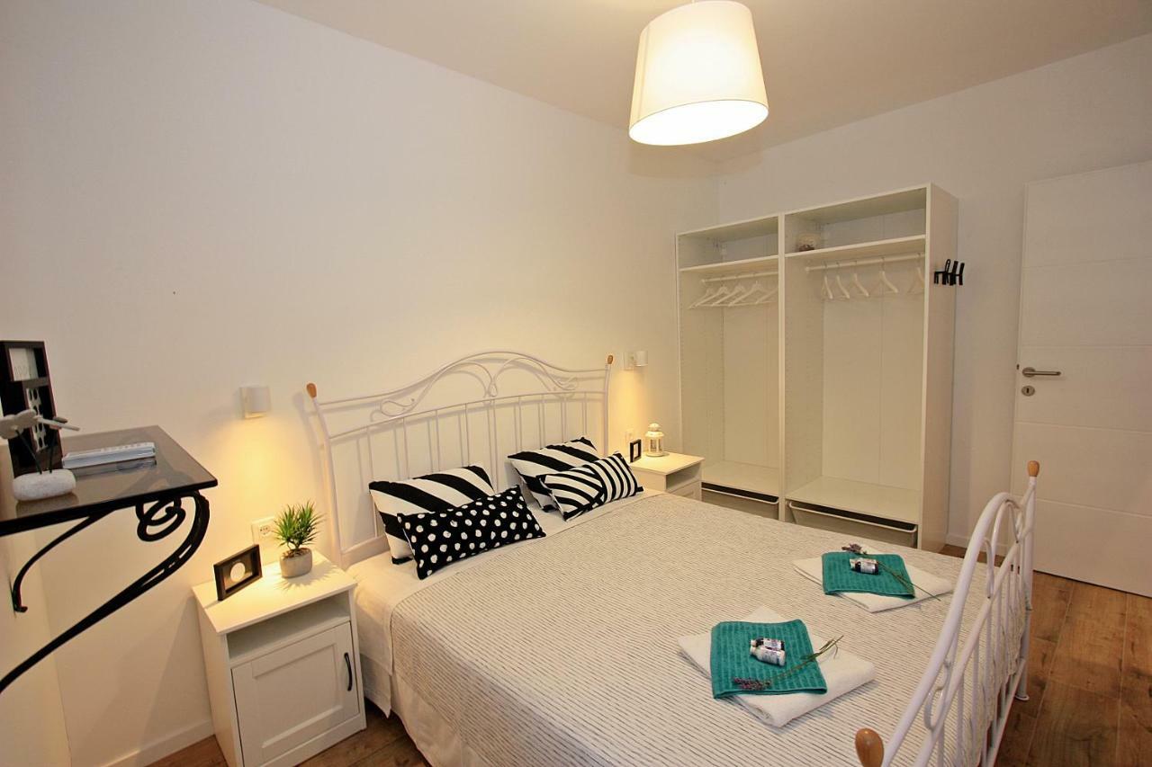 Apartman Michelangelo In The Centar Of Supetar Eksteriør bilde
