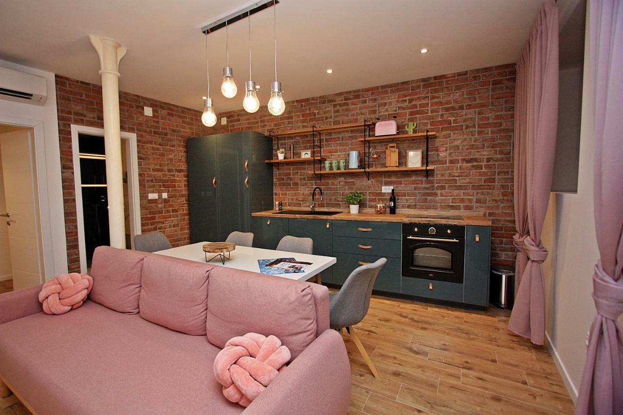 Apartman Michelangelo In The Centar Of Supetar Eksteriør bilde