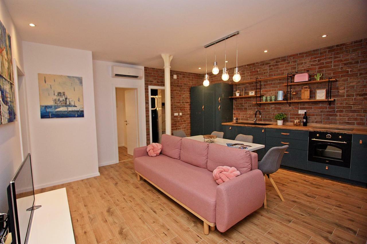 Apartman Michelangelo In The Centar Of Supetar Eksteriør bilde