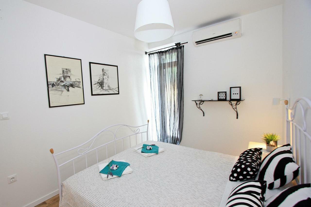 Apartman Michelangelo In The Centar Of Supetar Eksteriør bilde